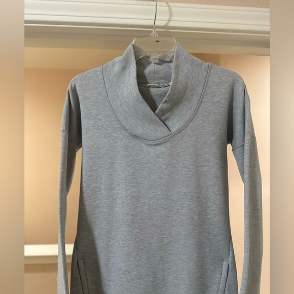 Women’s ATHLETA Gray Dress Athletic Tunic Zippered Pockets Size XS. - Picture 3 of 7